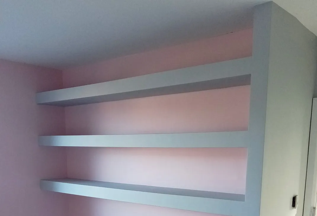 Child's bedroom makeover shelving