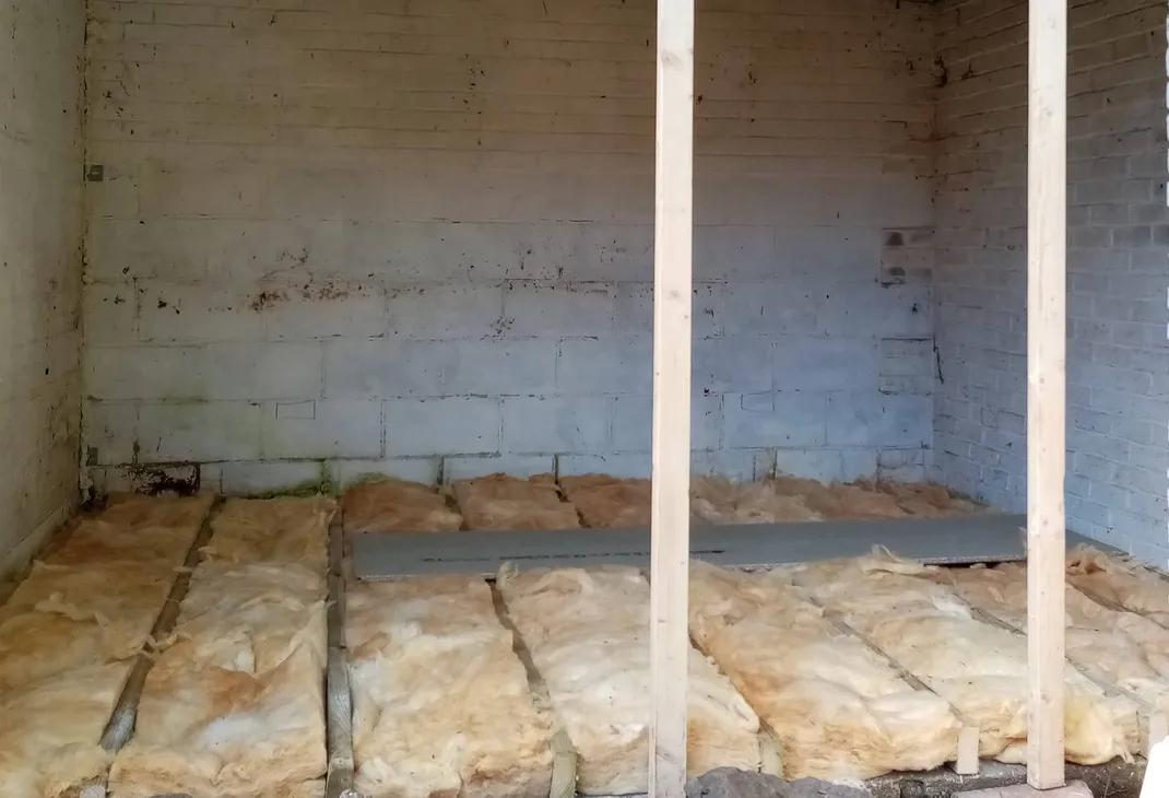 Floor insulation in shed conversion