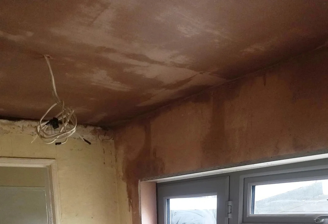 Freshly plastered kitchen ceiling