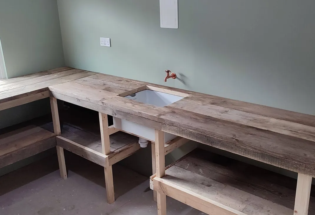 Garage workshop with functional sink unit