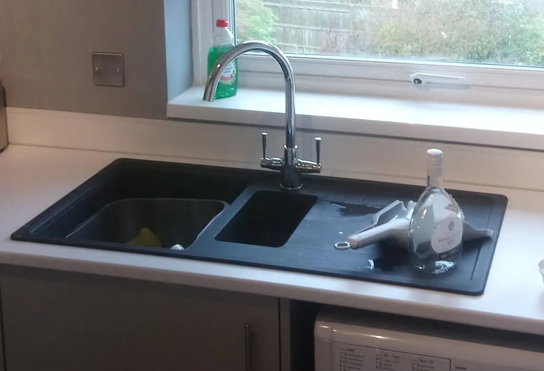 New black kitchen sink