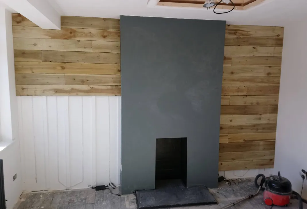 New feature wall in lounge